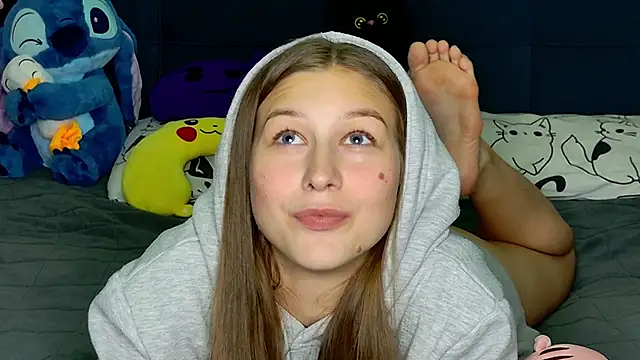 Snapshot of MissEmilyMiller chatting on 12/01/25, 06:13 MissEmilyMiller online show from 12/01/25, 06:13