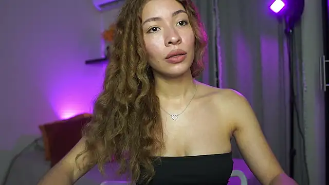 Snapshot of isabella-garcia- chatting on 09/25/25, 02:15 isabella-garcia- online show from 09/25/25, 02:15