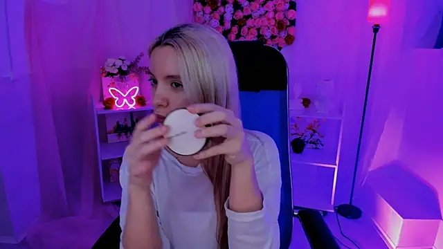 AuroraWrenfield online show from 09/12/25, 01:28