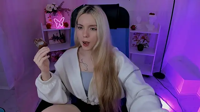 AuroraWrenfield online show from 09/24/25, 10:29