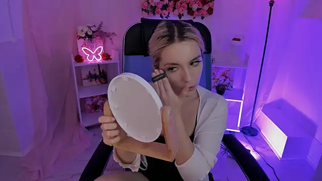 AuroraWrenfield online show from 10/08/25, 04:43