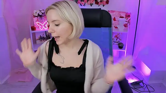 AuroraWrenfield online show from 11/11/25, 04:34