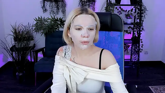 AuroraWrenfield online show from 12/05/25, 04:43