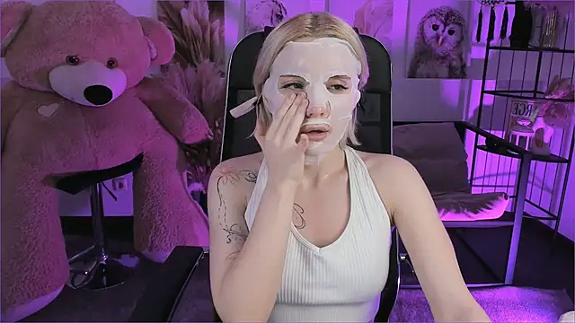 AuroraWrenfield online show from 12/23/25, 12:30