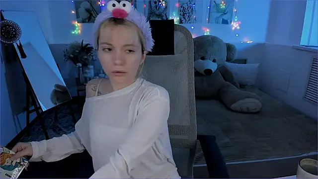 AuroraWrenfield online show from 02/11/26, 01:32