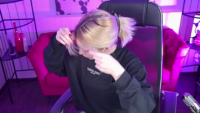 AuroraWrenfield online show from 03/17/26, 01:21