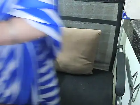 Snapshot of lovepihuu chatting on 10/03/25, 05:15 lovepihuu online show from 10/03/25, 05:15