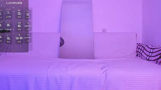 Snapshot of Lil_Foxy9 chatting on 11/21/25, 04:49 Lil Foxy9 online show from 11/21/25, 04:49