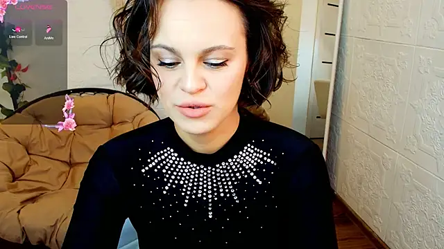 Snapshot of KiraEnergy chatting on 09/12/25, 02:00 KiraEnergy online show from 09/12/25, 02:00