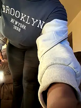 Snapshot of yummy0322 chatting on 10/03/25, 12:57 yummy0322 online show from 10/03/25, 12:57