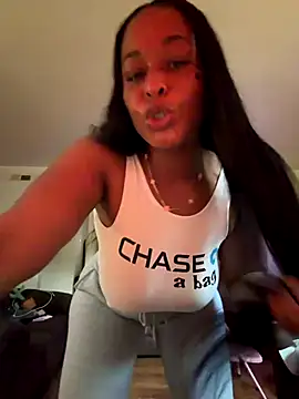 Snapshot of yummy0322 chatting on 10/10/25, 12:26 yummy0322 online show from 10/10/25, 12:26