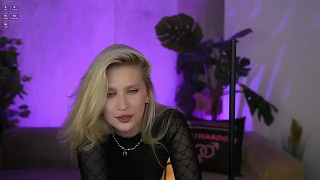 Snapshot of Scarlett_Sweet054 chatting on 11/13/25, 03:55 Scarlett Sweet054 online show from 11/13/25, 03:55