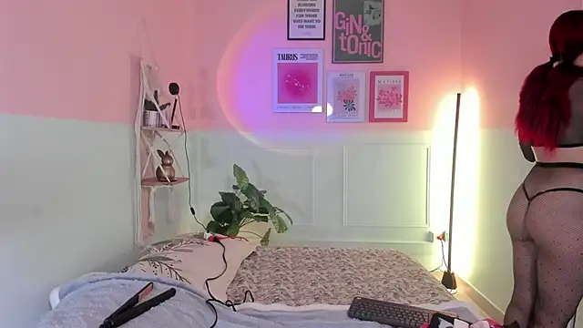 Camila Rivers online show from 10/28/25, 12:09