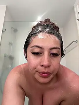 Snapshot of Aphriil__ chatting on 10/02/25, 10:17 Aphriil online show from 10/02/25, 10:17