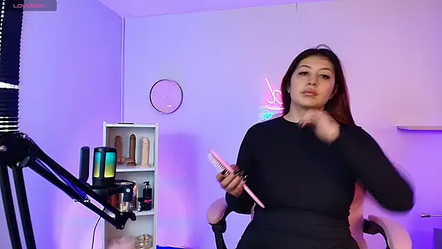 Snapshot of Aphriil__ chatting on 10/10/25, 12:04 Aphriil online show from 10/10/25, 12:04