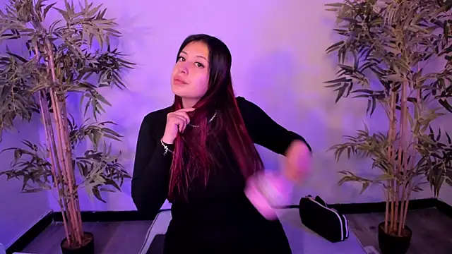 Snapshot of Aphriil__ chatting on 10/14/25, 12:17 Aphriil online show from 10/14/25, 12:17