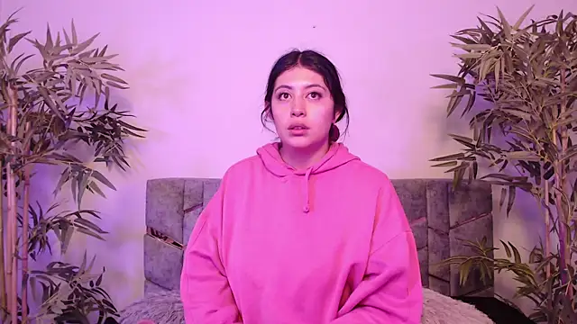 Snapshot of Aphriil__ chatting on 10/16/25, 12:28 Aphriil online show from 10/16/25, 12:28