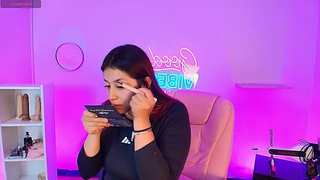 Snapshot of Aphriil__ chatting on 10/20/25, 09:15 Aphriil online show from 10/20/25, 09:15