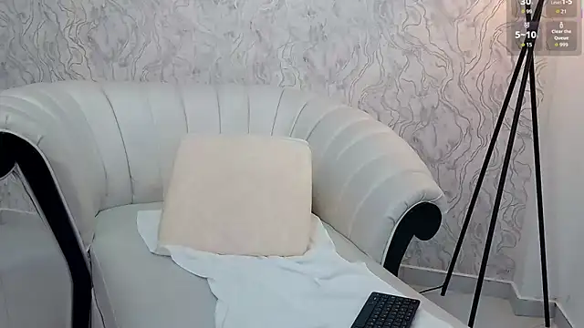 Snapshot of aura_sanders1 chatting on 12/20/25, 11:39 aura sanders1 online show from 12/20/25, 11:39