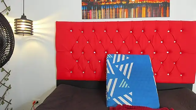 Snapshot of carolinacrus01 chatting on 10/22/25, 03:34 carolinacrus01 online show from 10/22/25, 03:34