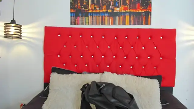 Snapshot of carolinacrus01 chatting on 10/25/25, 06:35 carolinacrus01 online show from 10/25/25, 06:35