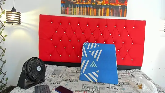 Snapshot of carolinacrus01 chatting on 11/03/25, 02:51 carolinacrus01 online show from 11/03/25, 02:51