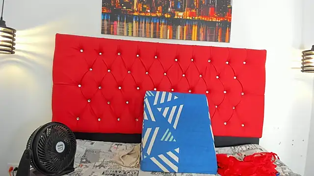 Snapshot of carolinacrus01 chatting on 11/04/25, 03:44 carolinacrus01 online show from 11/04/25, 03:44