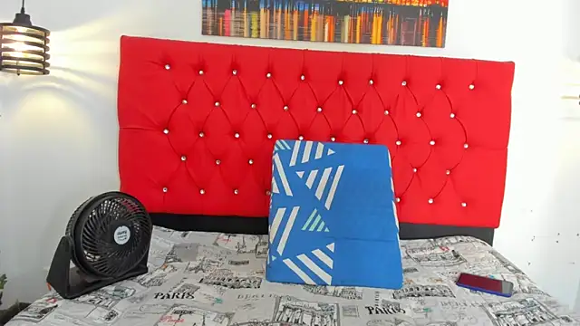 Snapshot of carolinacrus01 chatting on 11/06/25, 04:08 carolinacrus01 online show from 11/06/25, 04:08