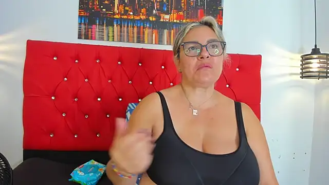 Snapshot of carolinacrus01 chatting on 11/08/25, 07:12 carolinacrus01 online show from 11/08/25, 07:12