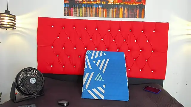 Snapshot of carolinacrus01 chatting on 11/09/25, 03:21 carolinacrus01 online show from 11/09/25, 03:21