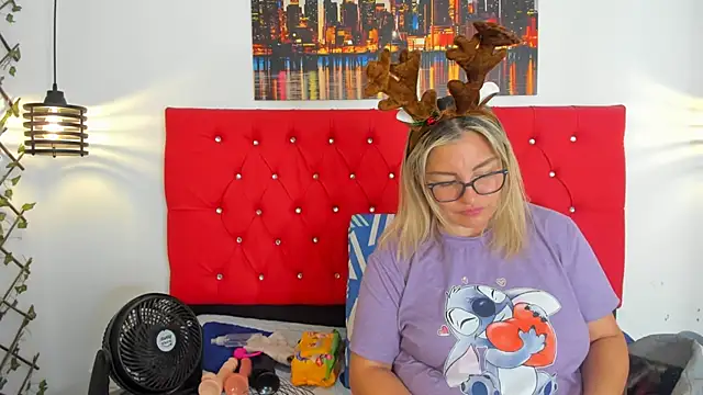 Snapshot of carolinacrus01 chatting on 11/24/25, 04:07 carolinacrus01 online show from 11/24/25, 04:07