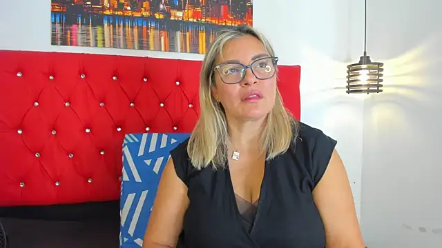 Snapshot of carolinacrus01 chatting on 11/30/25, 02:54 carolinacrus01 online show from 11/30/25, 02:54