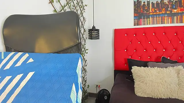 Snapshot of carolinacrus01 chatting on 12/01/25, 03:06 carolinacrus01 online show from 12/01/25, 03:06