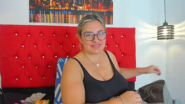 Snapshot of carolinacrus01 chatting on 12/02/25, 04:13 carolinacrus01 online show from 12/02/25, 04:13