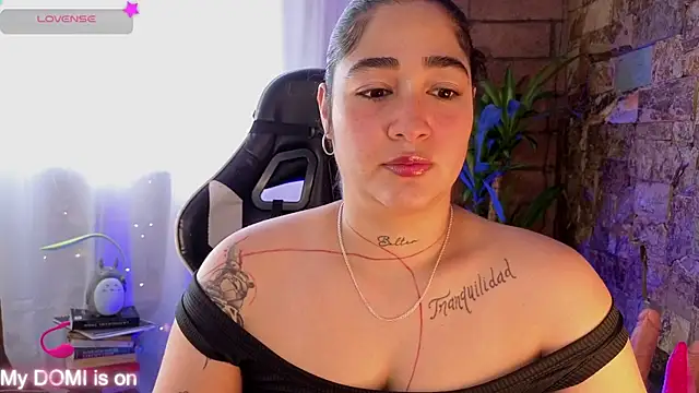 Snapshot of _kat_1995 chatting on 09/21/25, 07:15 kat 1995 online show from 09/21/25, 07:15