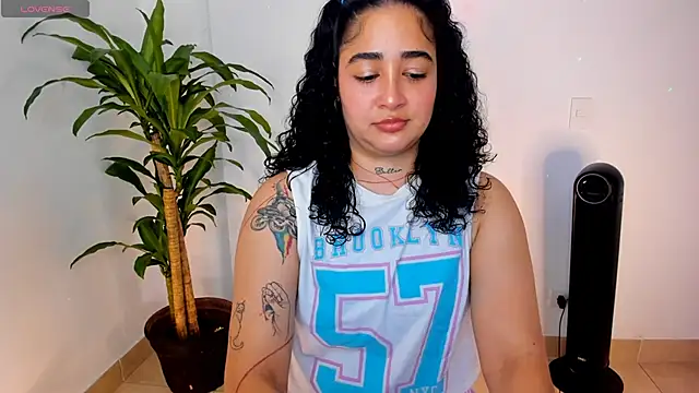 Snapshot of _kat_1995 chatting on 12/02/25, 09:54 kat 1995 online show from 12/02/25, 09:54