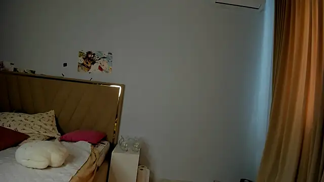 miko moonn online show from 10/20/25, 03:40