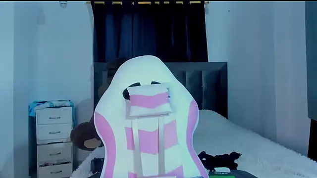 ISA BELLA VZL online show from 12/04/25, 04:05