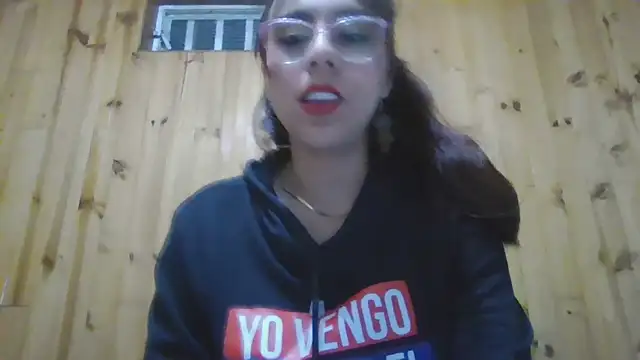 Snapshot of Roselingalvis13 chatting on 09/22/25, 02:13 Roselingalvis13 online show from 09/22/25, 02:13