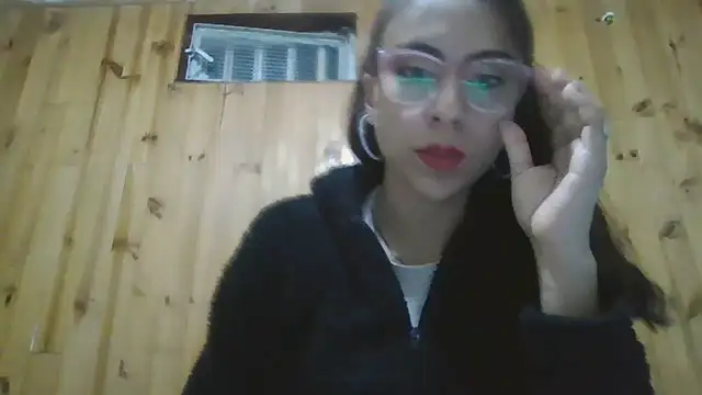 Snapshot of Roselingalvis13 chatting on 09/28/25, 02:28 Roselingalvis13 online show from 09/28/25, 02:28