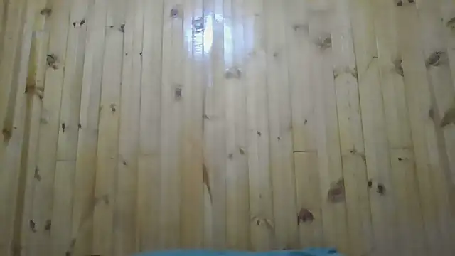 Snapshot of Roselingalvis13 chatting on 10/16/25, 04:02 Roselingalvis13 online show from 10/16/25, 04:02