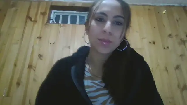 Snapshot of Roselingalvis13 chatting on 10/19/25, 02:56 Roselingalvis13 online show from 10/19/25, 02:56