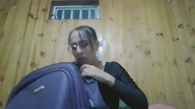 Snapshot of Roselingalvis13 chatting on 10/28/25, 02:48 Roselingalvis13 online show from 10/28/25, 02:48