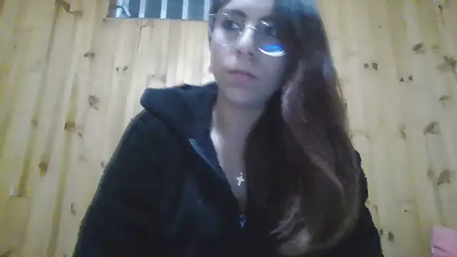 Snapshot of Roselingalvis13 chatting on 12/15/25, 02:38 Roselingalvis13 online show from 12/15/25, 02:38