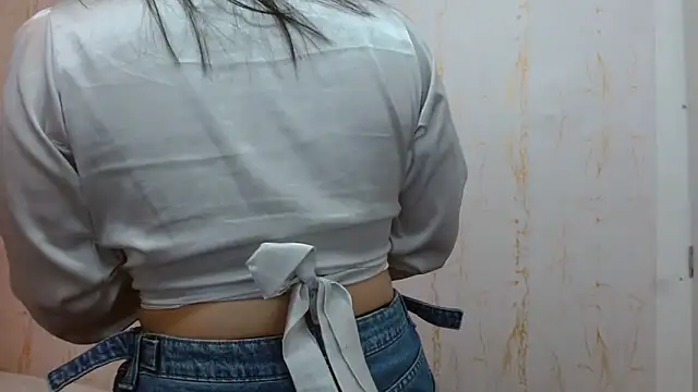 Snapshot of MiaKimky chatting on 09/11/25, 05:02 MiaKimky online show from 09/11/25, 05:02