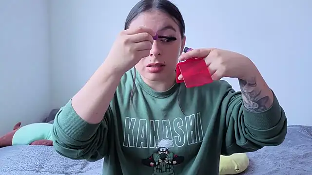 Snapshot of MiaKimky chatting on 10/21/25, 04:51 MiaKimky online show from 10/21/25, 04:51