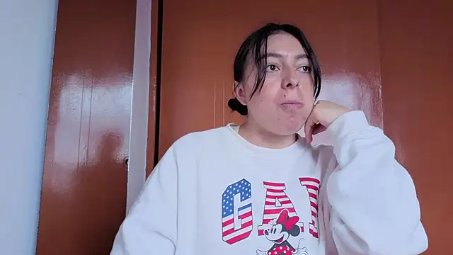 Snapshot of MiaKimky chatting on 10/27/25, 04:33 MiaKimky online show from 10/27/25, 04:33