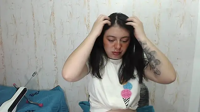 Snapshot of MiaKimky chatting on 11/29/25, 09:23 MiaKimky online show from 11/29/25, 09:23