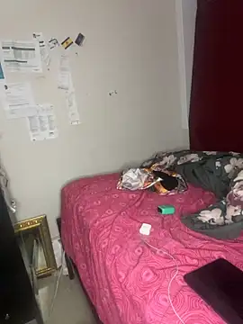 Snapshot of Soniala chatting on 11/24/25, 01:05 Soniala online show from 11/24/25, 01:05