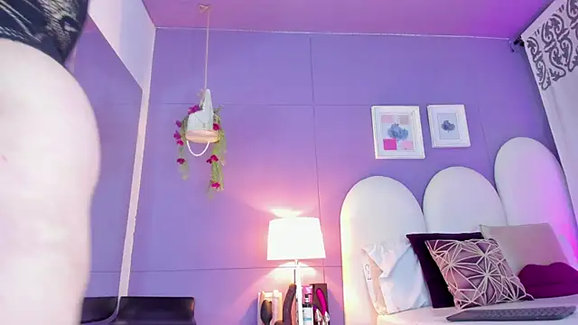 my aleja  online show from 09/18/25, 01:46